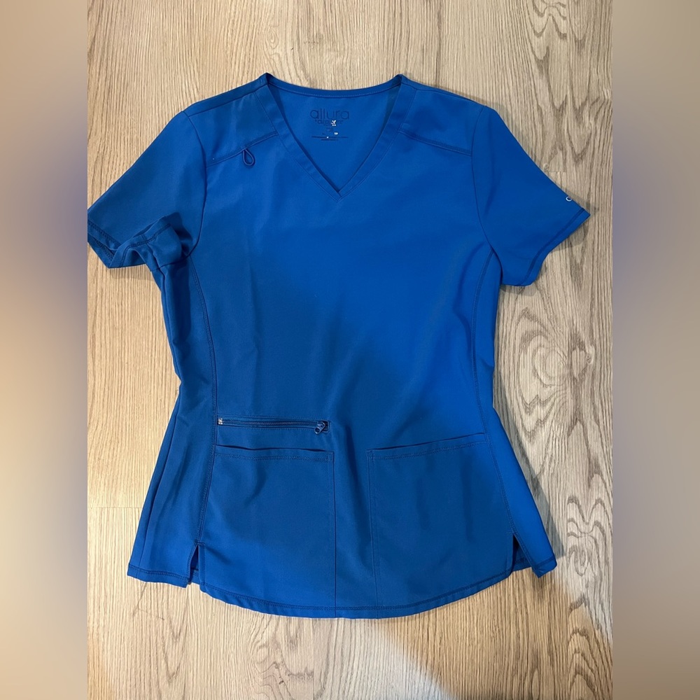 Cherokee Scrub top